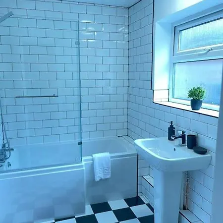 Holiday home Luxury In - Sleeps -5 , Free Parking , *