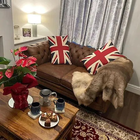 Holiday home Luxury In - Sleeps -5 , Free Parking ,
