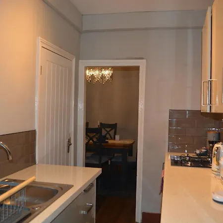 Luxury In - Sleeps -5 , Free Parking , Casa vacanze