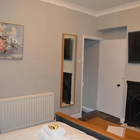 Luxury In - Sleeps -5 , Free Parking , Casa vacanze