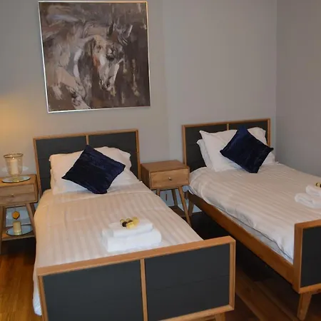 Holiday home Luxury In - Sleeps -5 , Free Parking ,