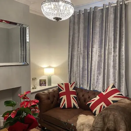 Luxury In - Sleeps -5 , Free Parking , Casa vacanze York